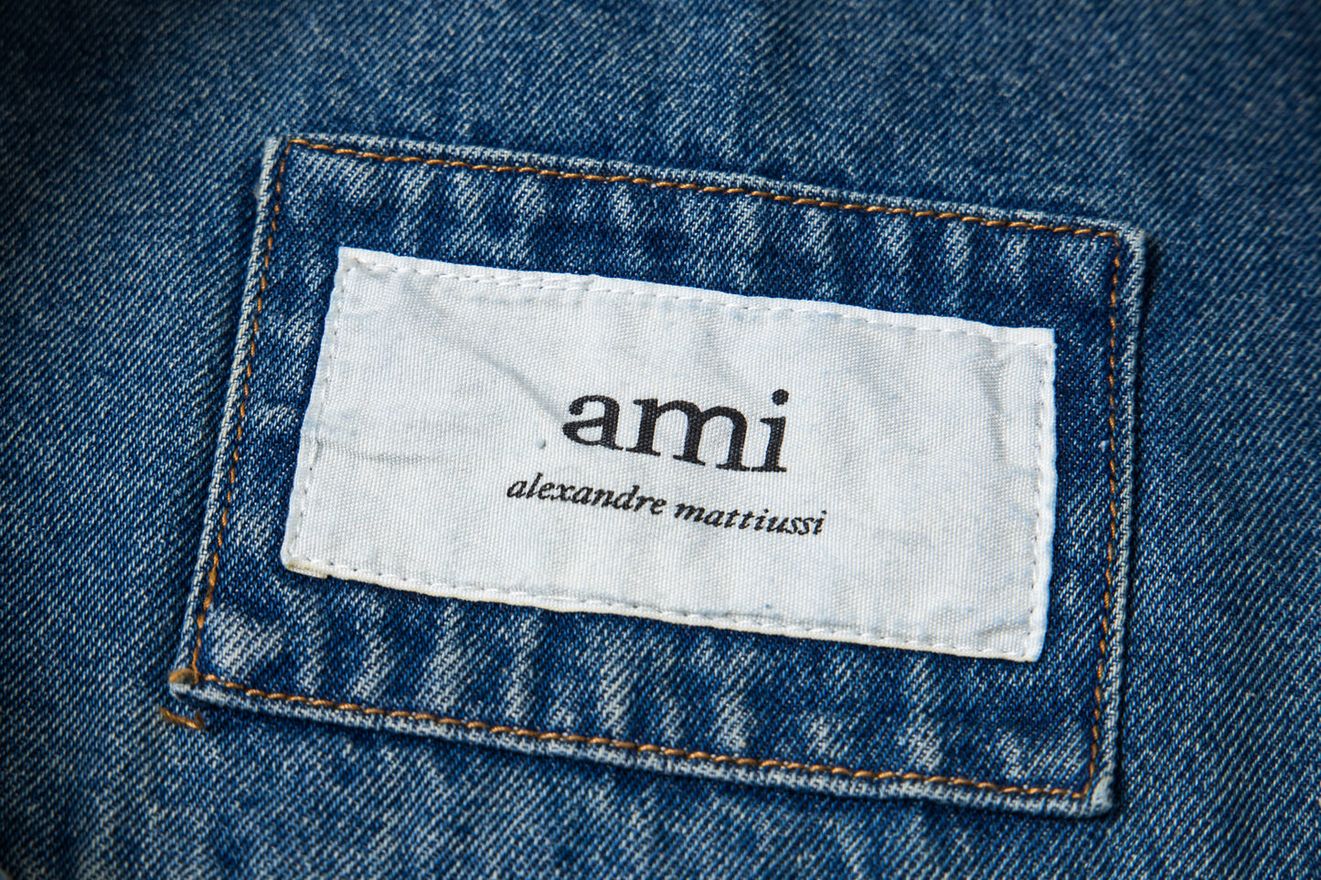 Ami paris Classic Heart Embroidered Long-Length Denim Shirt 848