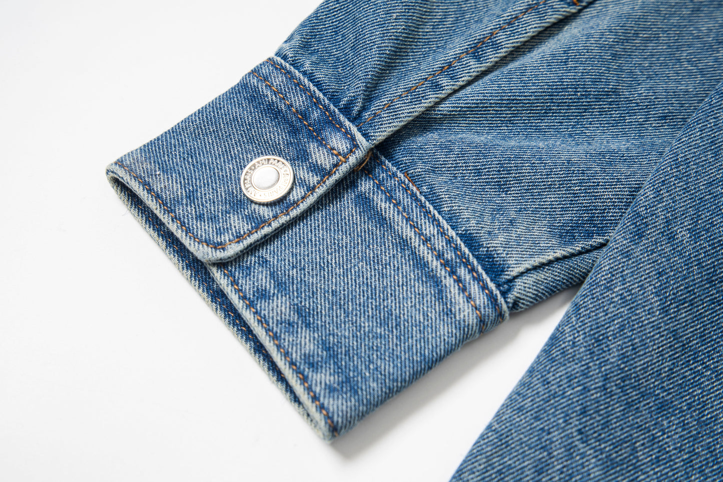 Ami paris Classic Heart Embroidered Long-Length Denim Shirt 848