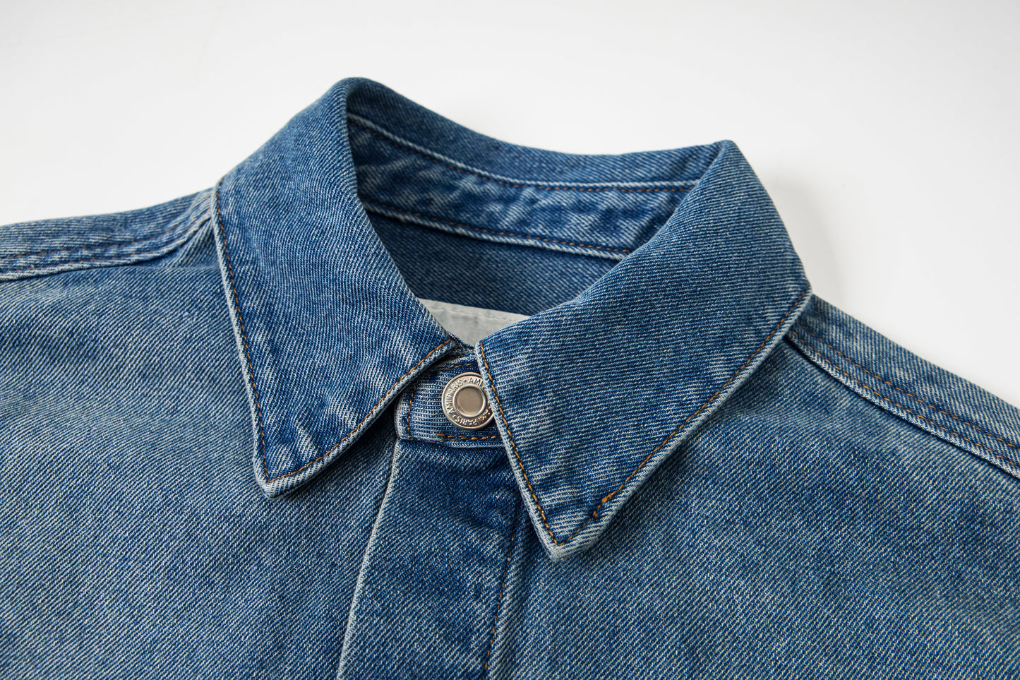 Ami paris Classic Heart Embroidered Cropped Denim Shirt 847
