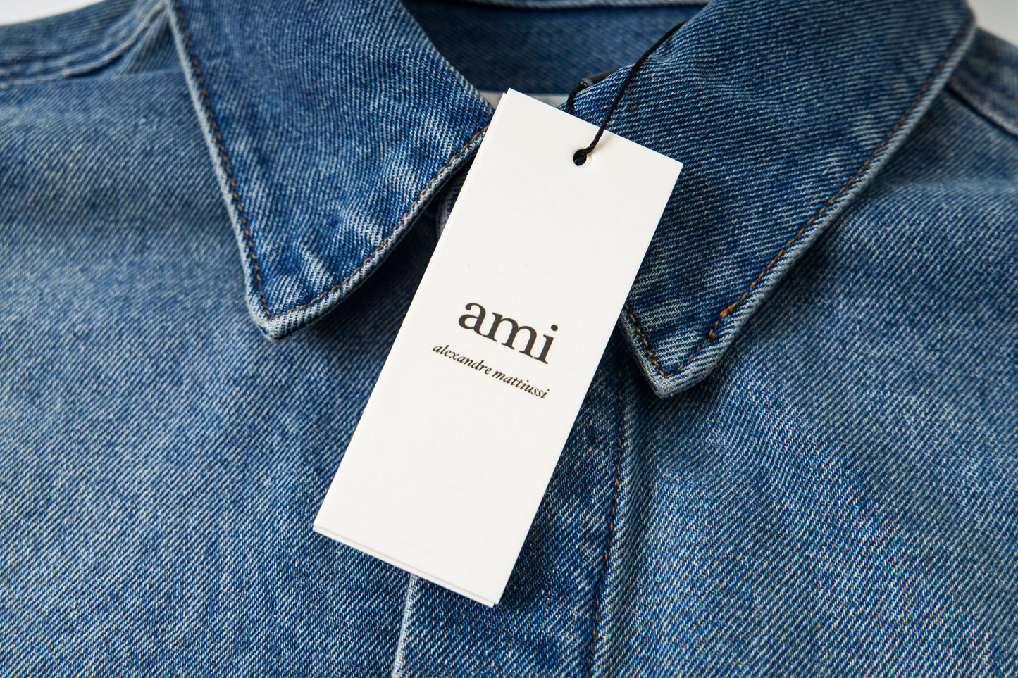 Ami paris Classic Heart Embroidered Cropped Denim Shirt 847