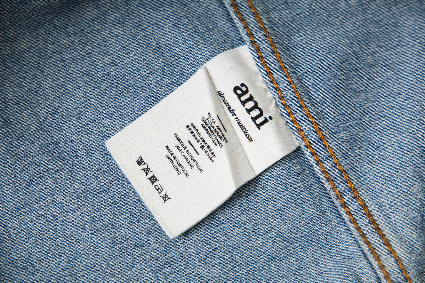 Ami paris Classic Heart Embroidered Cropped Denim Shirt 847