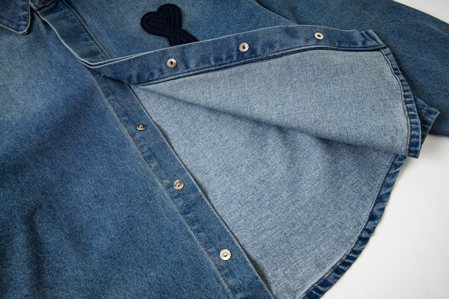 Ami paris Classic Heart Embroidered Cropped Denim Shirt 847